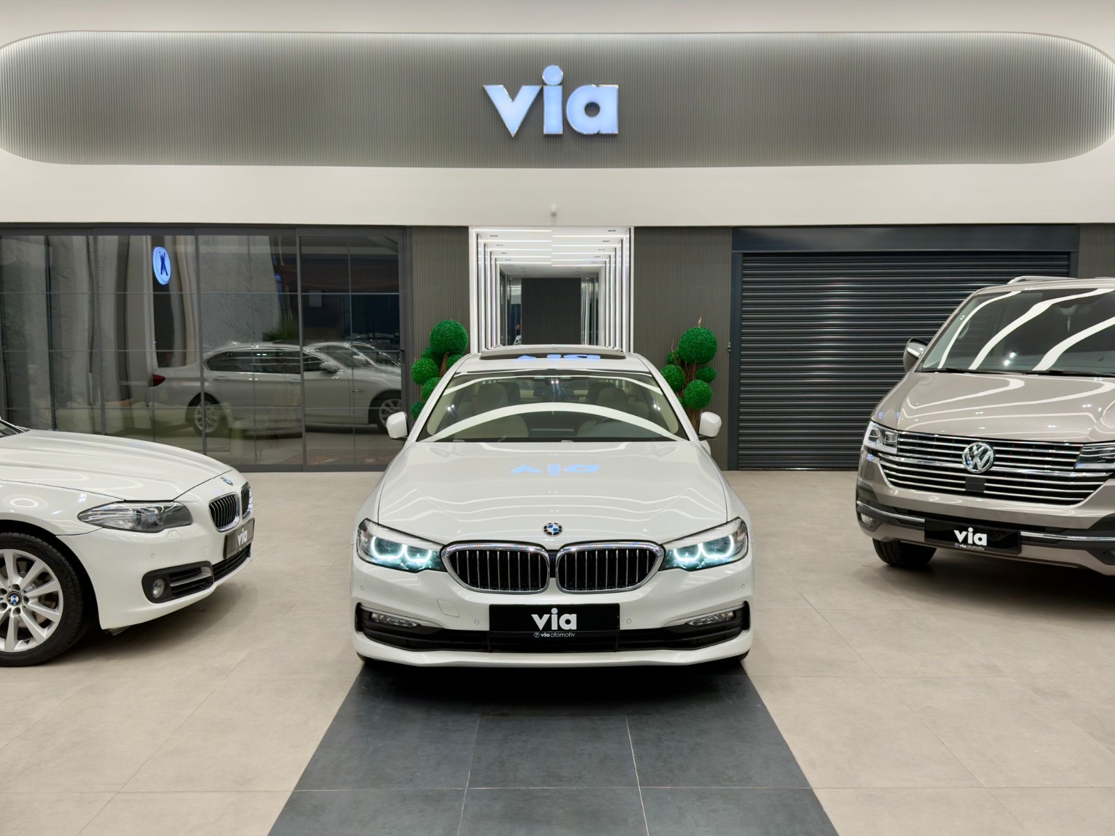 via otomotiv 2018 BMW 520d xDrive Prestige | Boyasız • Sunroof • Apple CarPlay • Bi-Xenon